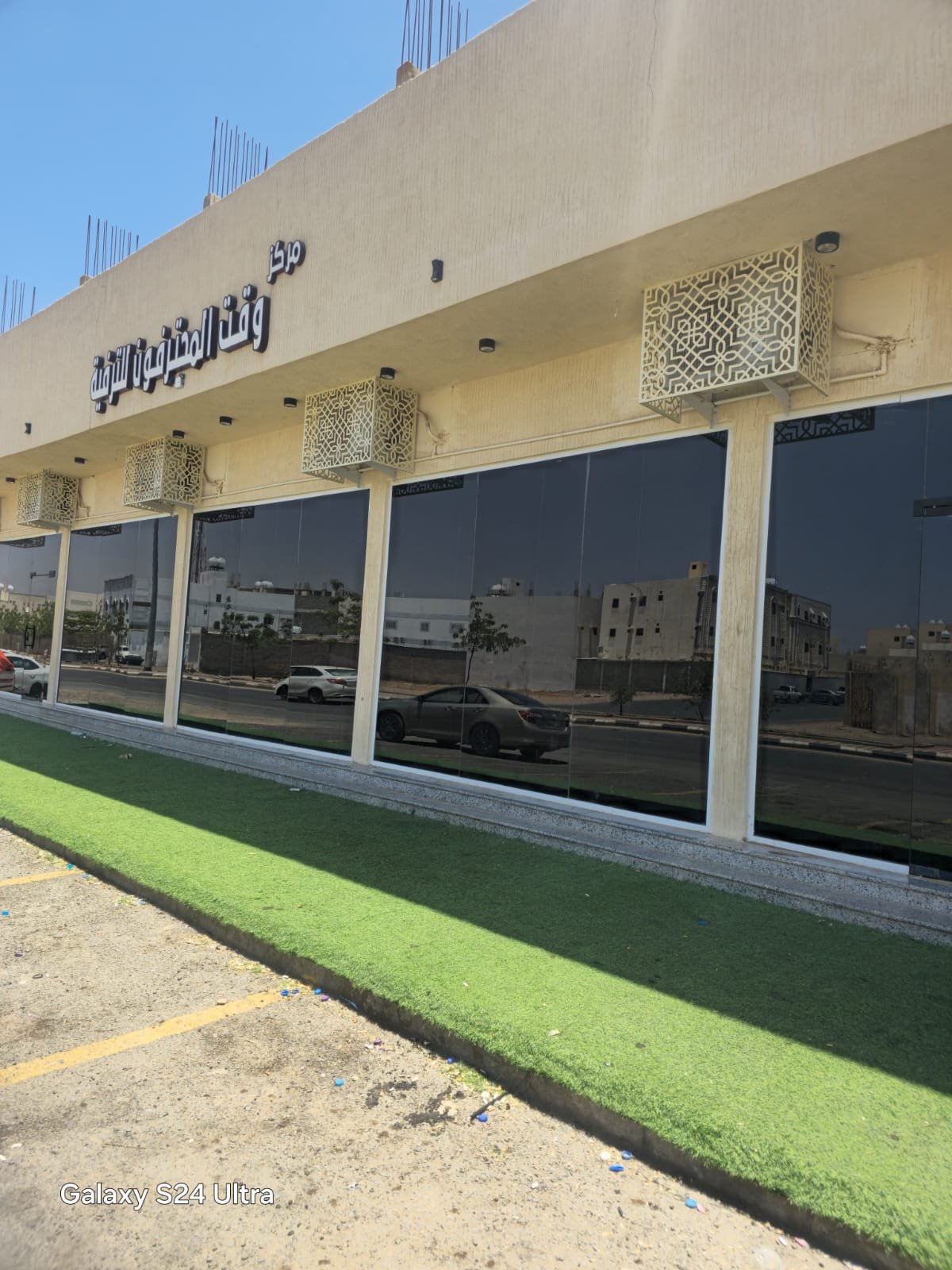 باب زجاجي وقاطع مكتبي شفاف